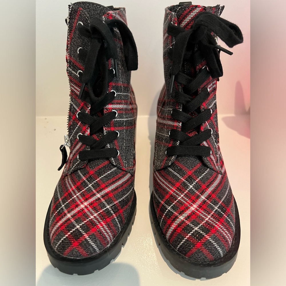 Aldo size NW 6.5 women’s red plaid booties with side zip and rubber sole.